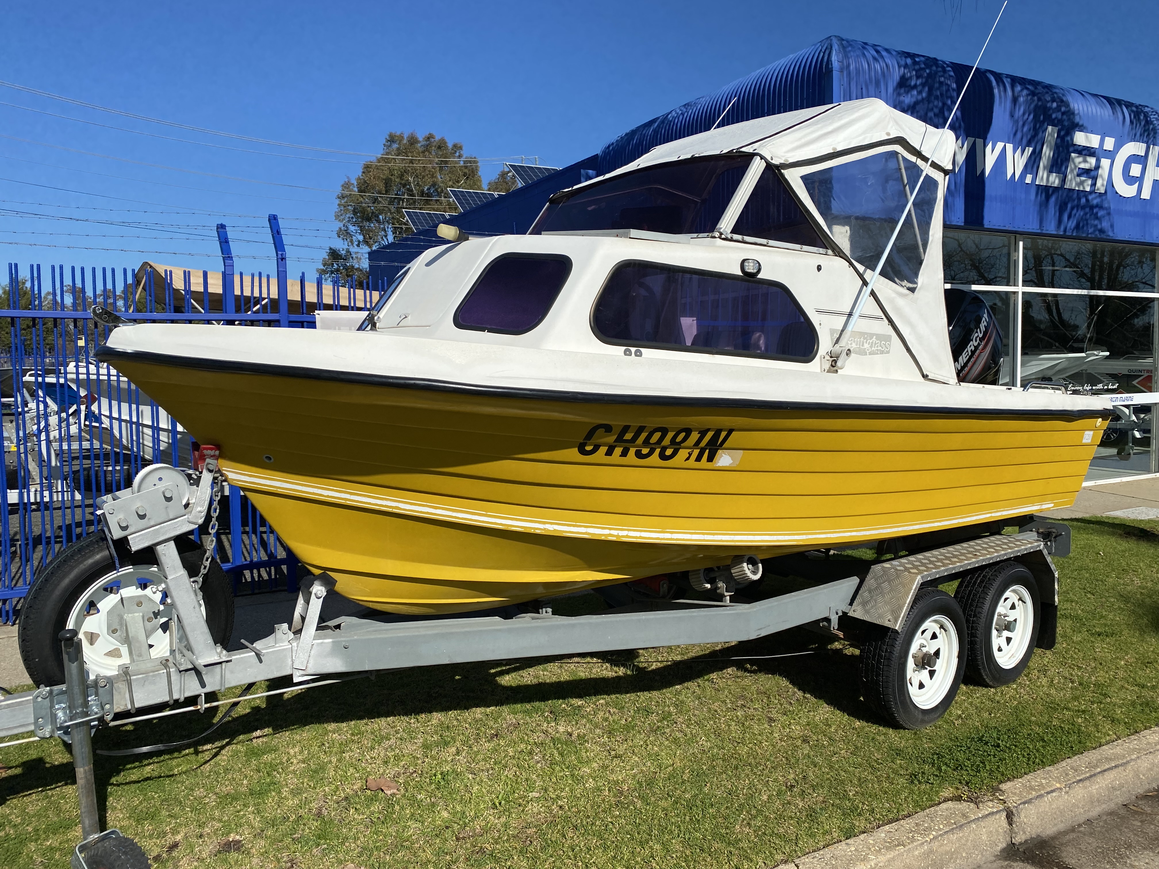 NAUTIGLASS HALF CABIN